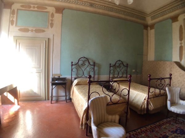 VILLA MARAT