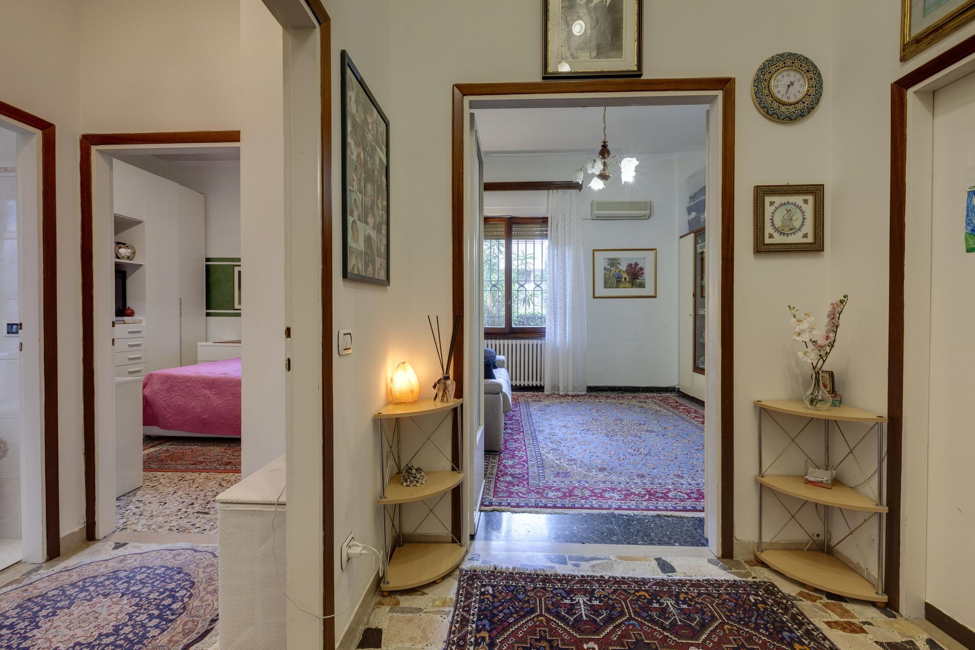 KILIM BARE PROPERTY